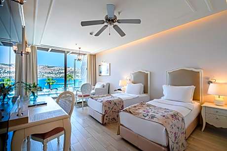 Deluxe King or Queen Bed