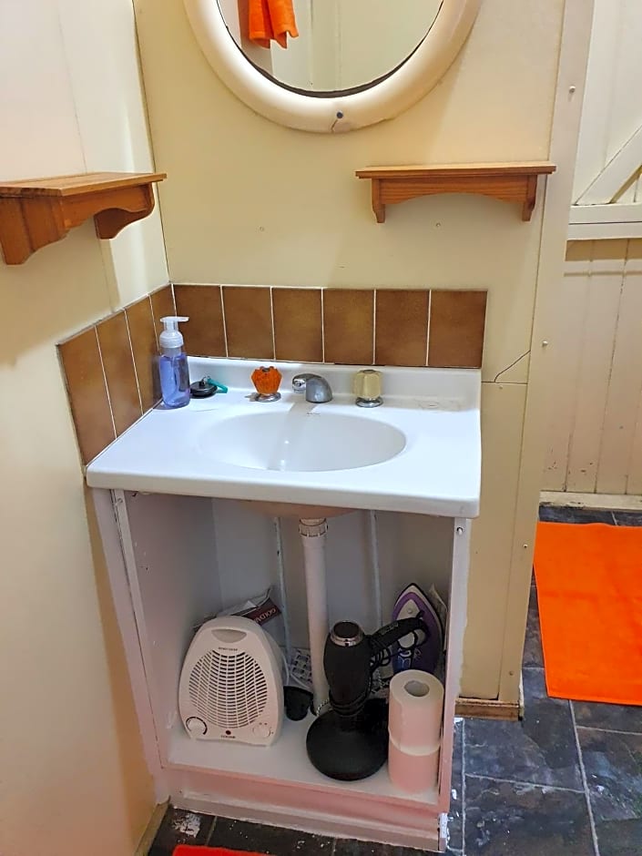 Golden Mt Rest on James