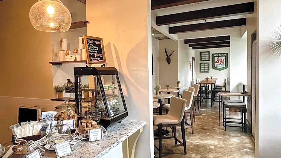 The Inn At Leola Village