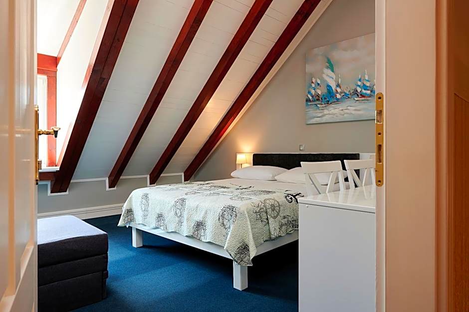 Palace Central Square