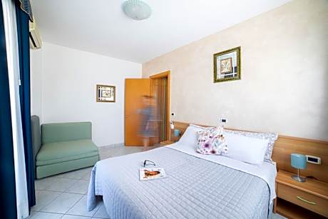 One-Bedroom Suite with Balcony