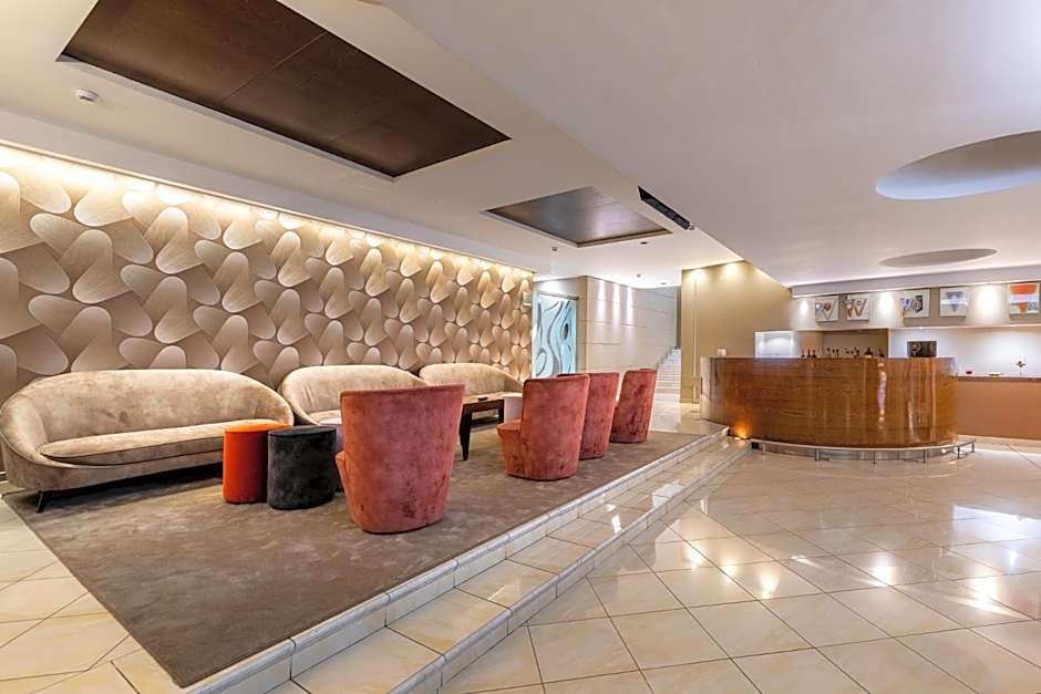 Aston Hotel