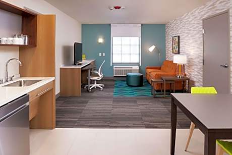 King Suite with Roll-In Shower - Mobility and Hearing Access/Non-Smoking
