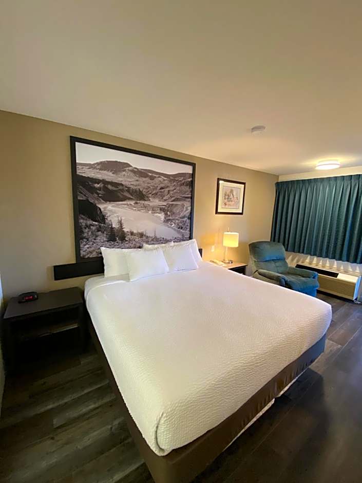 Super 8 by Wyndham 100 Mile House