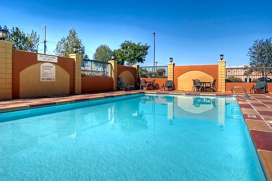 Holiday Inn Express Hotel & Suites Albuquerque Midtown by IHG