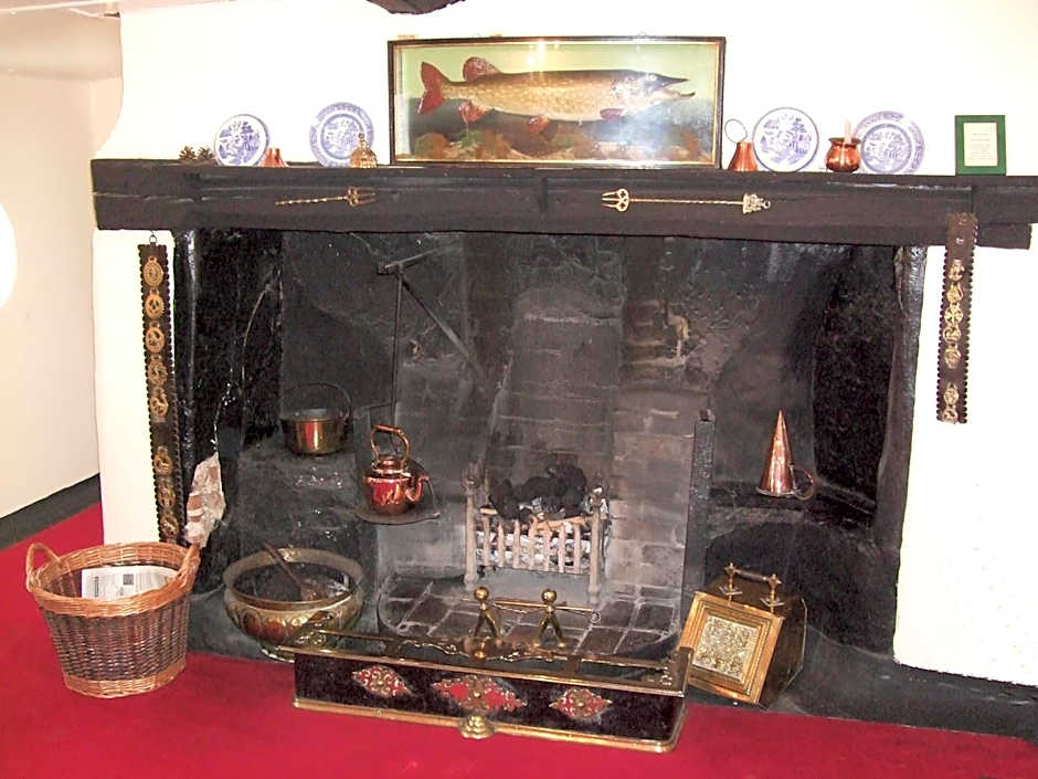 Pike and Eel Hotel and Marina