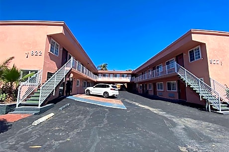 Super 8 by Wyndham Oceanside Downtown