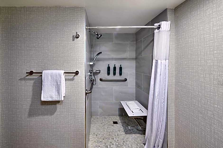 DoubleTree by Hilton Chatsworth