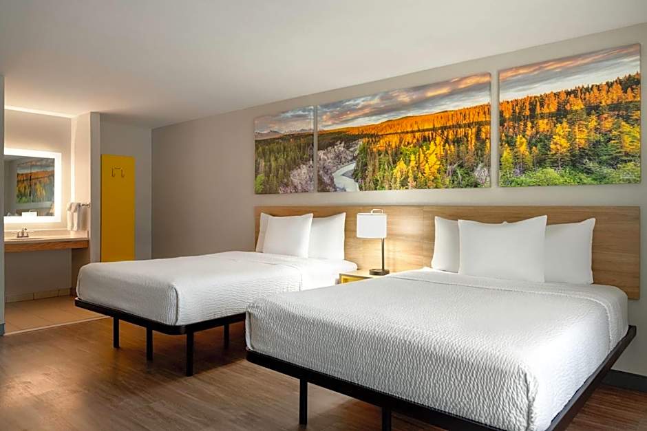 Photo 1 of 10 of 2 Queen Beds, Mobility Accessible, Bathtub
