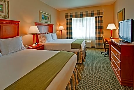 Standard Queen Room with Two Queen Beds and Mobility Accessible Tub
