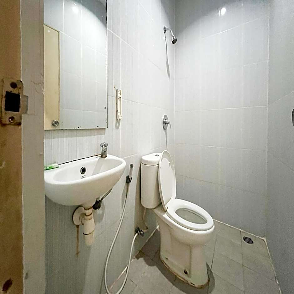 RedDoorz at Lucky Inn Panakukkang Makassar