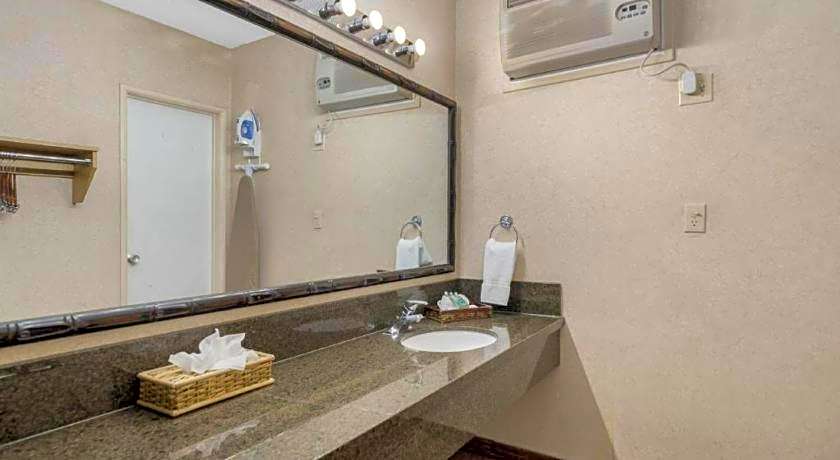 Caliente Tropics Hotel