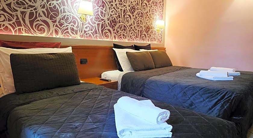 Ad Hoc Domus Guest House
