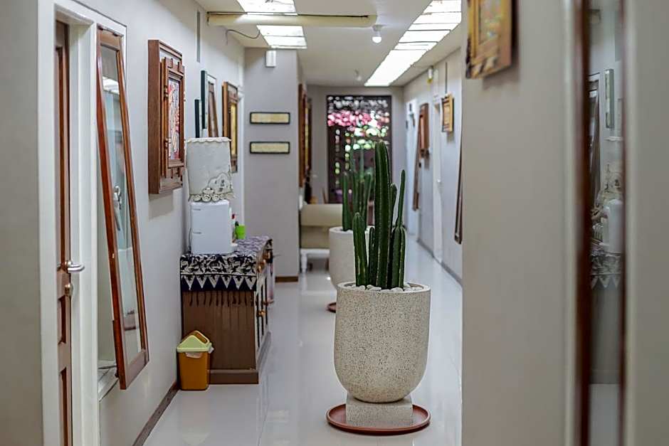 RedDoorz Syariah @ House Of Melati Kepanjen