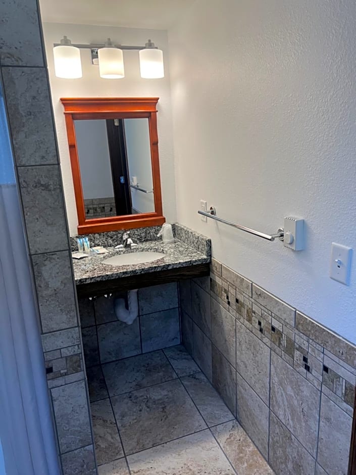 All Star Inn & Suites