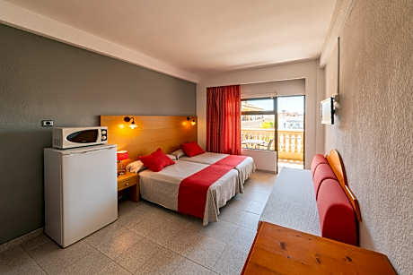 STUDIO WITH BALCONY 1 ADULT