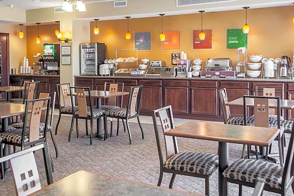 Comfort Suites Bloomington I-55 and I-74