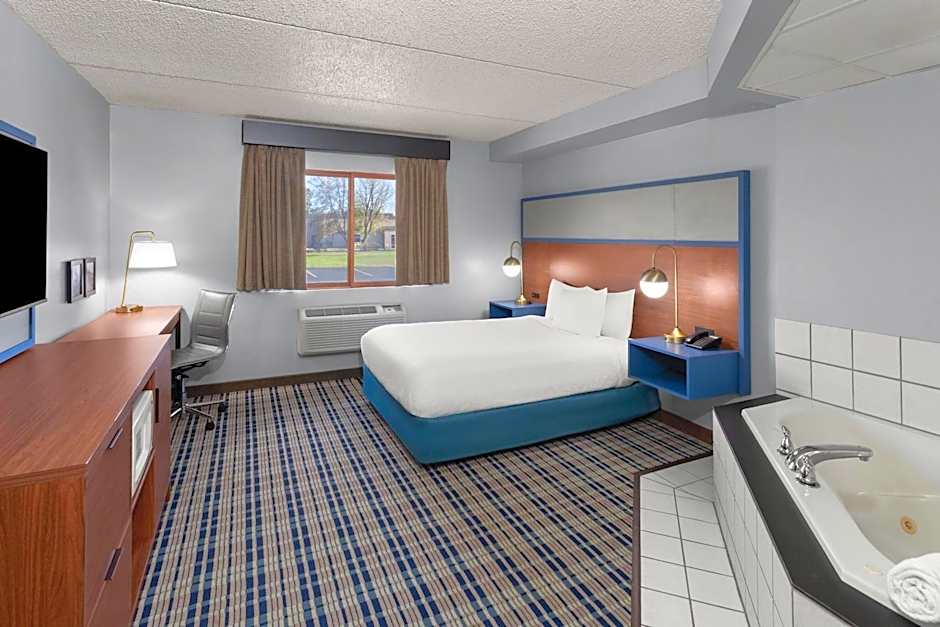 AmericInn by Wyndham Green Bay West