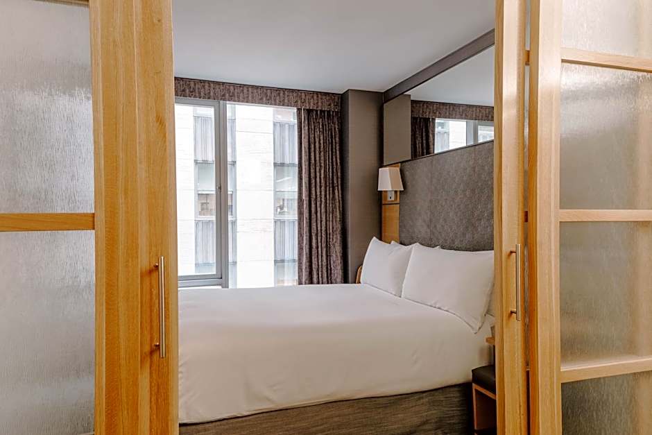 The Jewel, a Club Quarters Hotel, Opposite Rockefeller Center