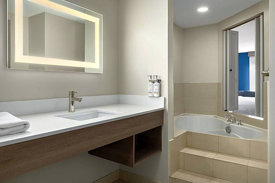 Holiday Inn Express Hotel & Suites Brockville By IHG