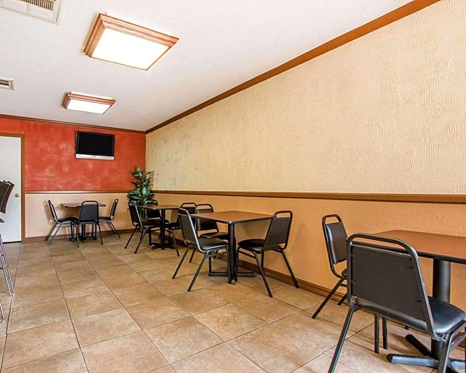 Rodeway Inn Convention Center