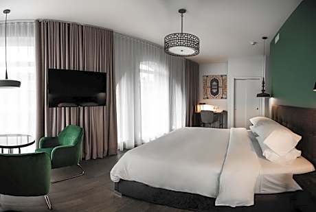 Deluxe King Room