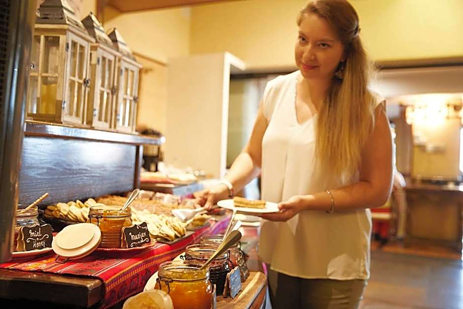 Hotel Almacruz and Convention Center