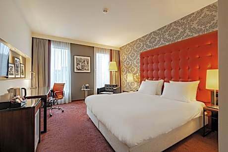 1 King Standard High Floor