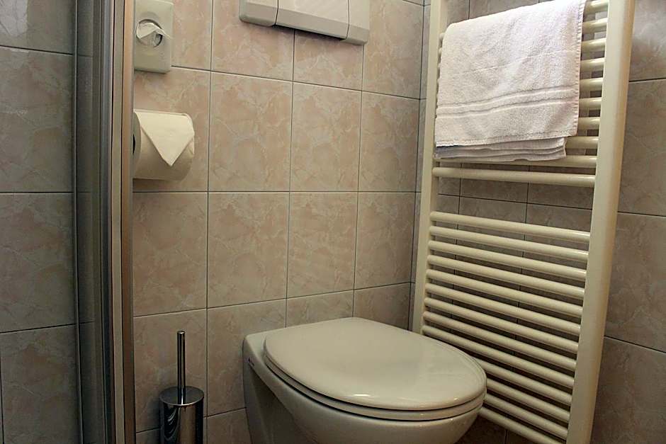 Schenna Garni Eden Bed & Breakfast