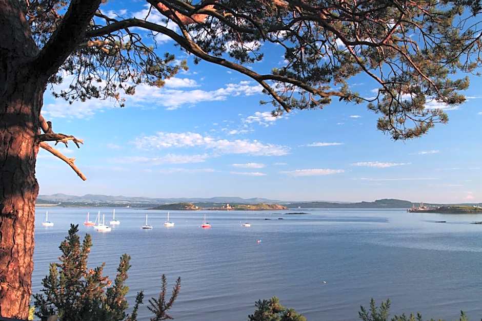 Aberdour Hotel, Stables Rooms & Beer Garden