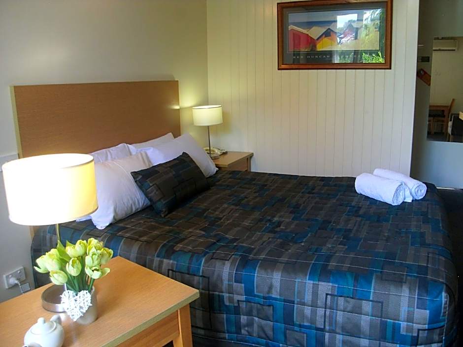 Parkwood Motel & Apartments