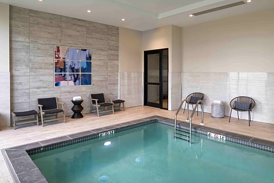 Holiday Inn Express - Boston Logan Airport - Revere, an IHG Hotel
