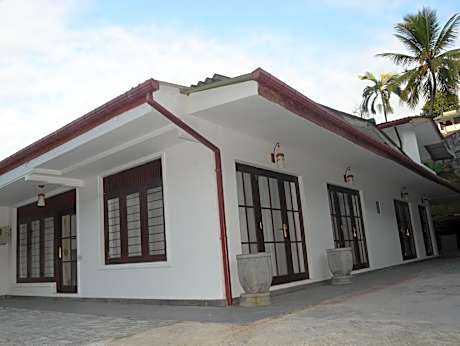 Kandy Waters Hotel