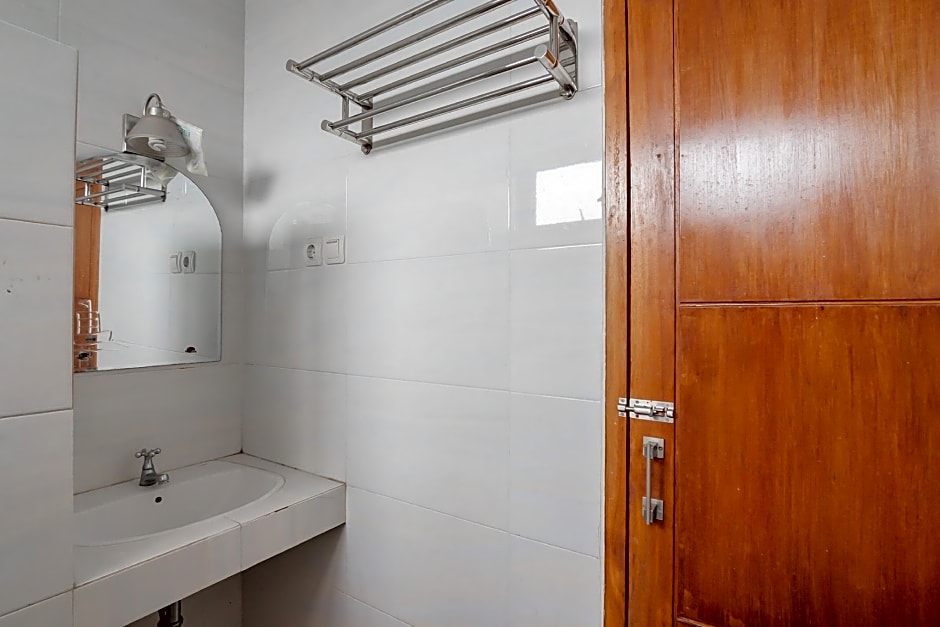 RedDoorz near Sukabumi Station 2