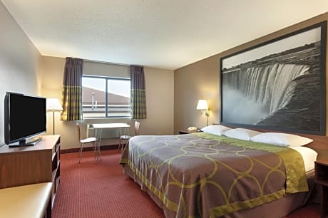 1 King Bed, Mobility/Hearing Accessible Room, Tub w/Grab Bars, Non-Smoking