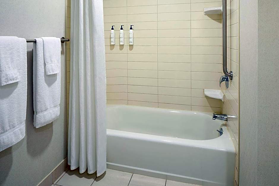 Fairfield Inn & Suites by Marriott Montreal Airport