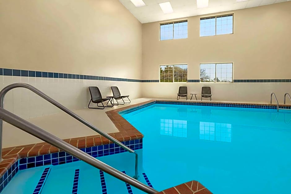 Baymont by Wyndham Blackwell I-35