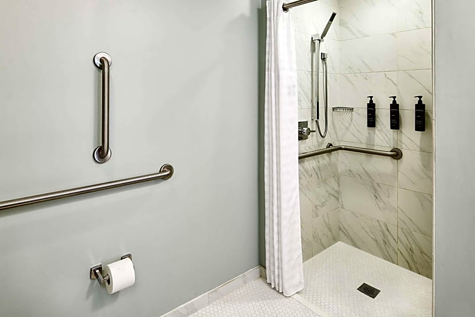 Redmont Hotel Birmingham, Curio Collection by Hilton