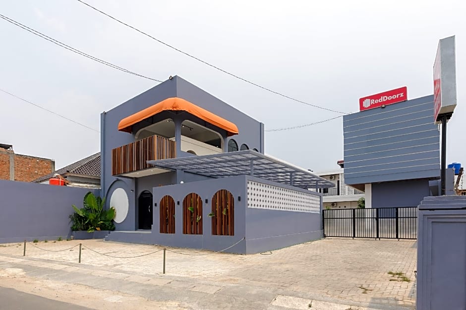 RedDoorz Plus Syariah near Mall Boemi Kedaton Lampung