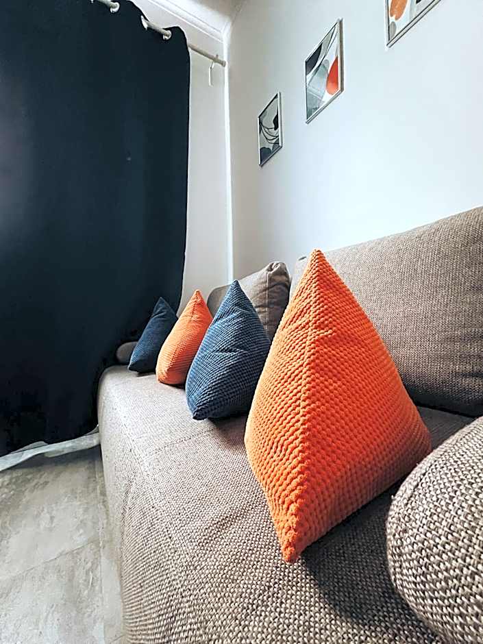 Neuwertiges Apartment mit schnellem WLAN, Glasfaser, Kostenlose Privatparkplatz auch für Transporter geeignet R11