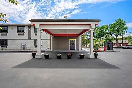 Super 8 by Wyndham Lewiston Auburn Area