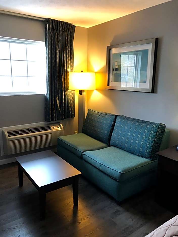 Deerfield Inn and Suites - Fairview
