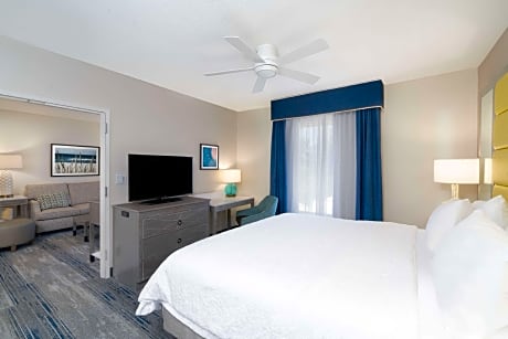 1 King Hearing Accessible Suite Non-Smoking