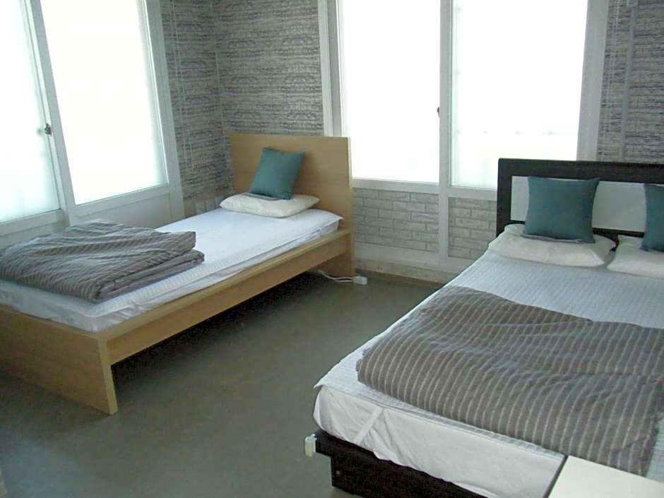 Blue Door Hostel Guesthouse