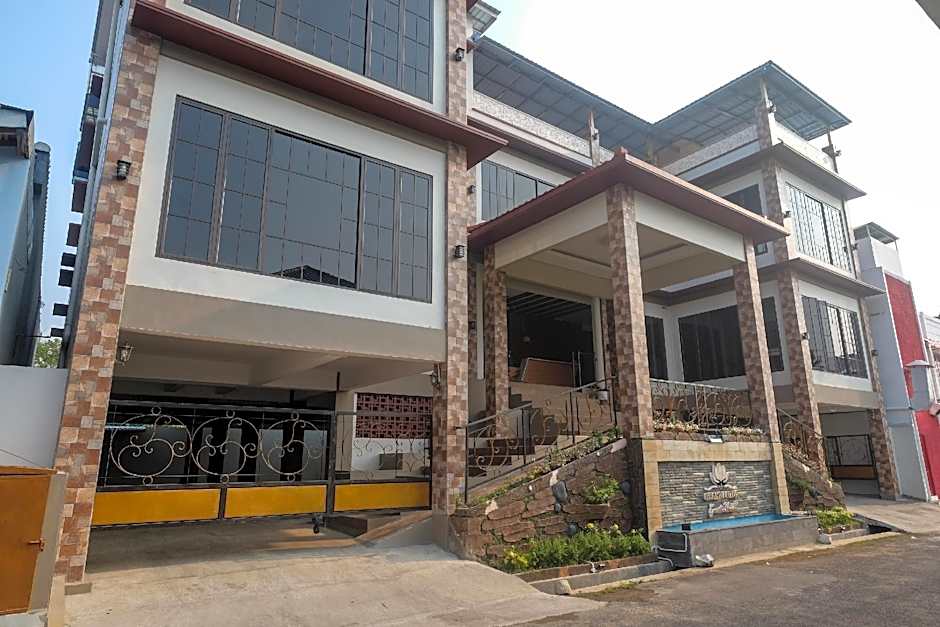 Urbanview Grand Lotus Hotel by RedDoorz