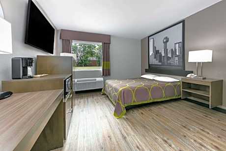 Queen Room with Bath Tub - Mobility Accessible/Non-Smoking