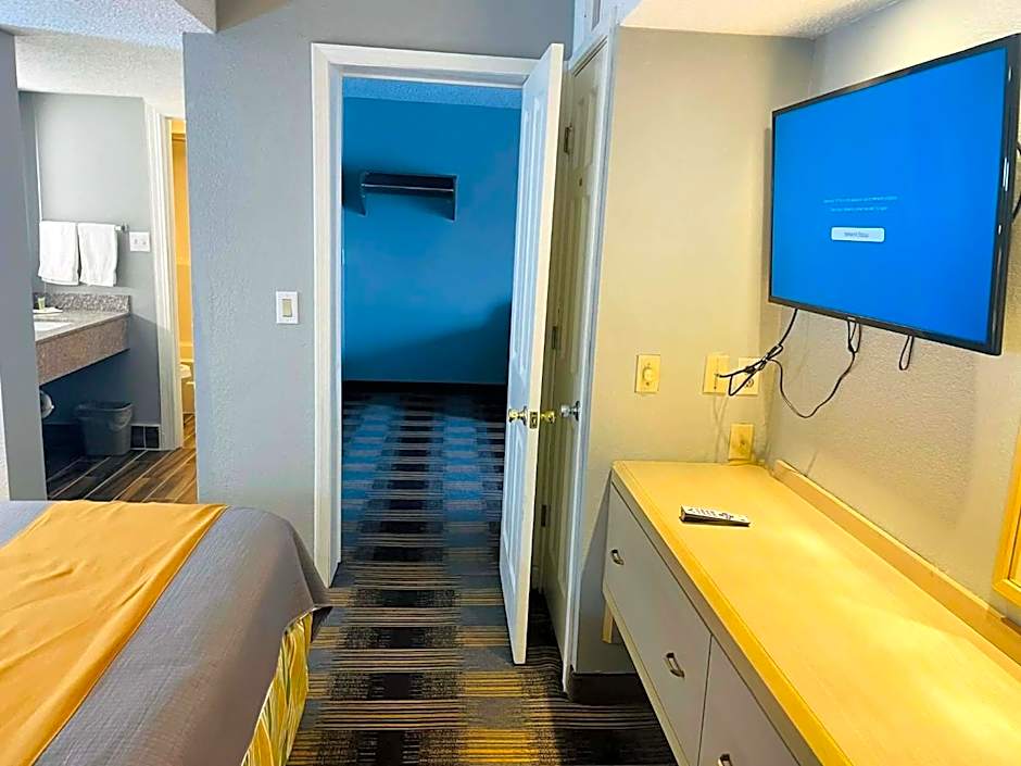 Travelodge by Wyndham Sellersburg / Louisville North