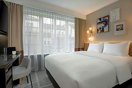 Deluxe Queen Room