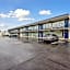 Relax inn by OYO Greeneville Near Hwy US-321