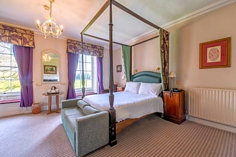 1 Double Bed Non-Smoking Poster Or Canopy Bed